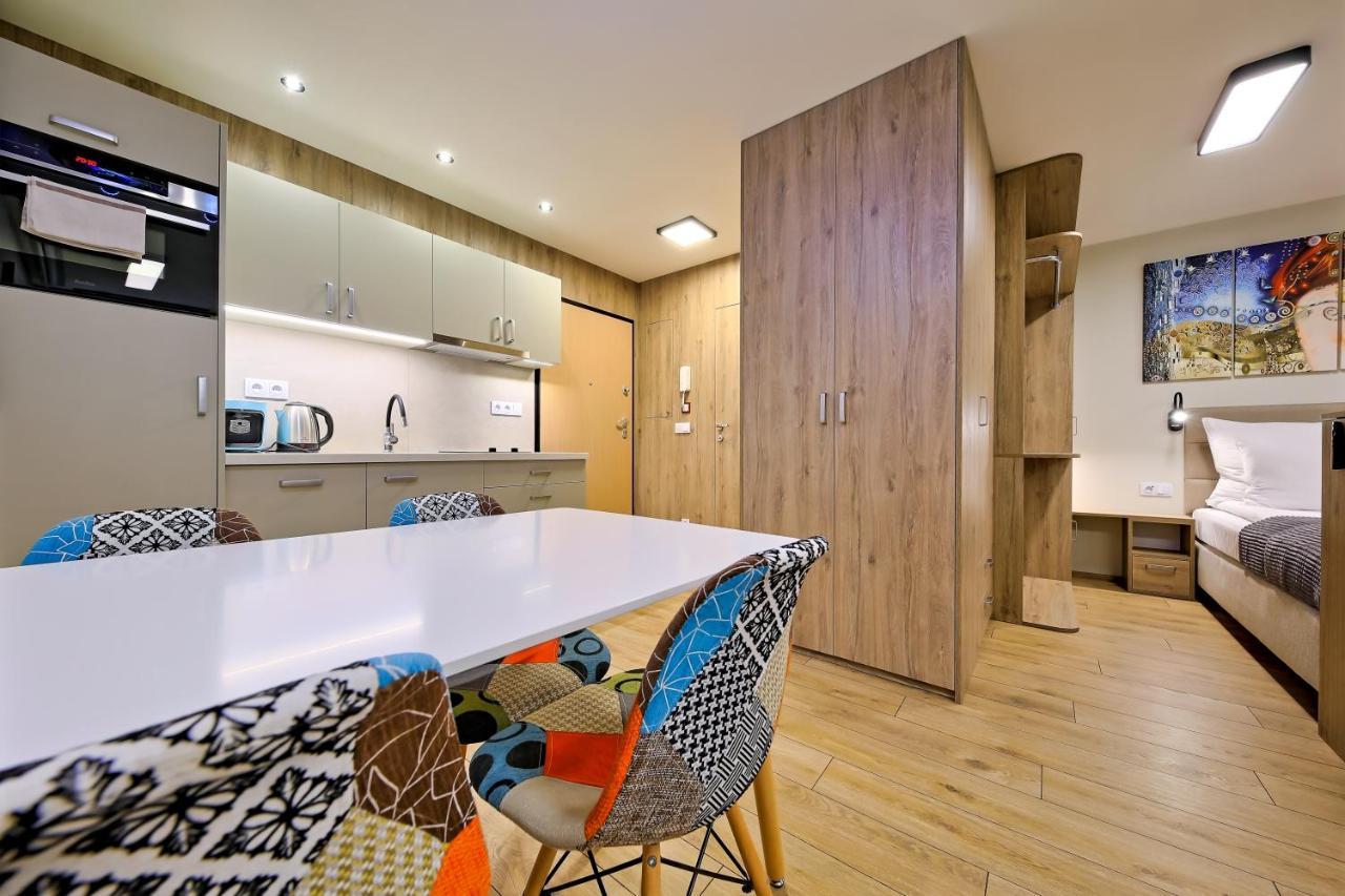 Inpoint Apartments G11 Near Old Town & Kazimierz District & Parking Option Краків Екстер'єр фото